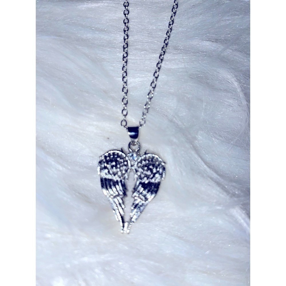 Necklace Cherished love & protection elegant angel winged heart pendant 17"chain